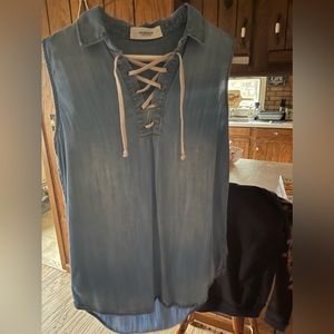 Sleeveless denim tie up front top.